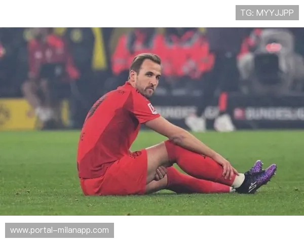 拜仁三度击中门框，凯恩射门中柱错失扩大比分